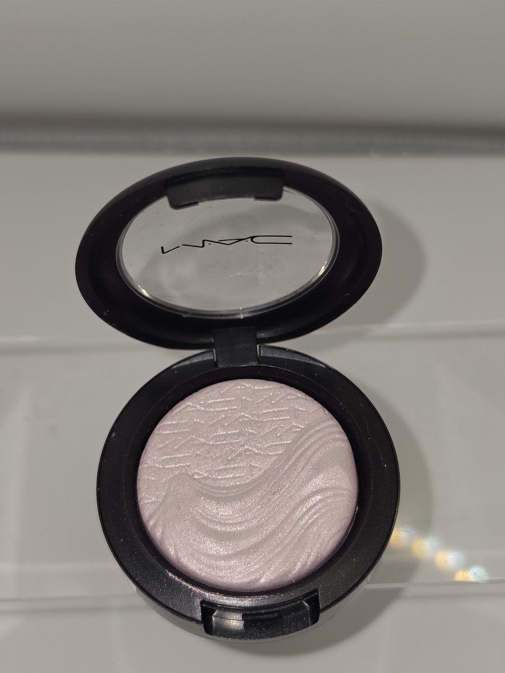 LIMITED EDITION MAC EXTRA DIMENSION EYESHADOW- "YOUNG VENUS" **LG PAN!**